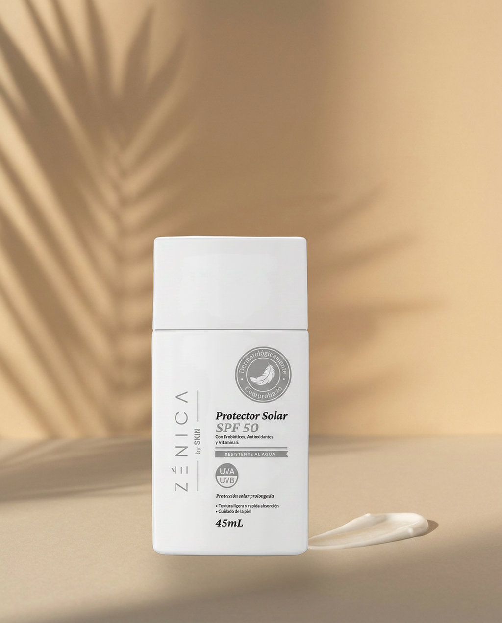 Protector Solar SPF 50 Zénica by SKIN, ambientado con sombra de palma, 45 mL